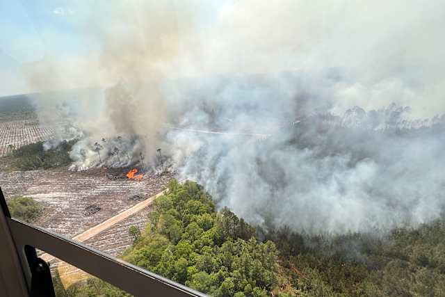 Homes surrounded by thick wildfire smoke in South Georgia